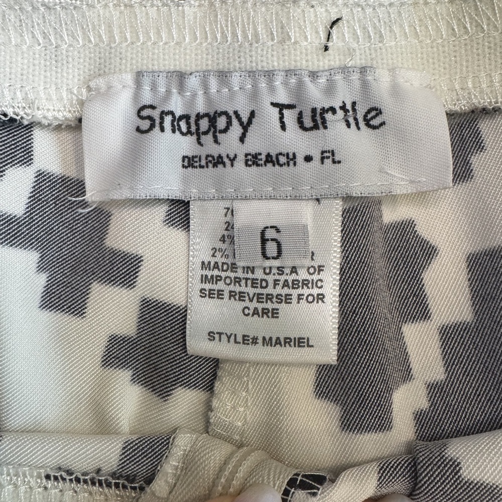 Black & White Printed Straight-Leg Pants - Picture 3 of 4
